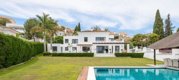 Villa Nueva Andalucia in Marbella 400m built. 