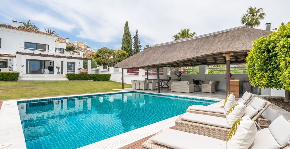 Villa Nueva Andalucia in Marbella 400m built. 