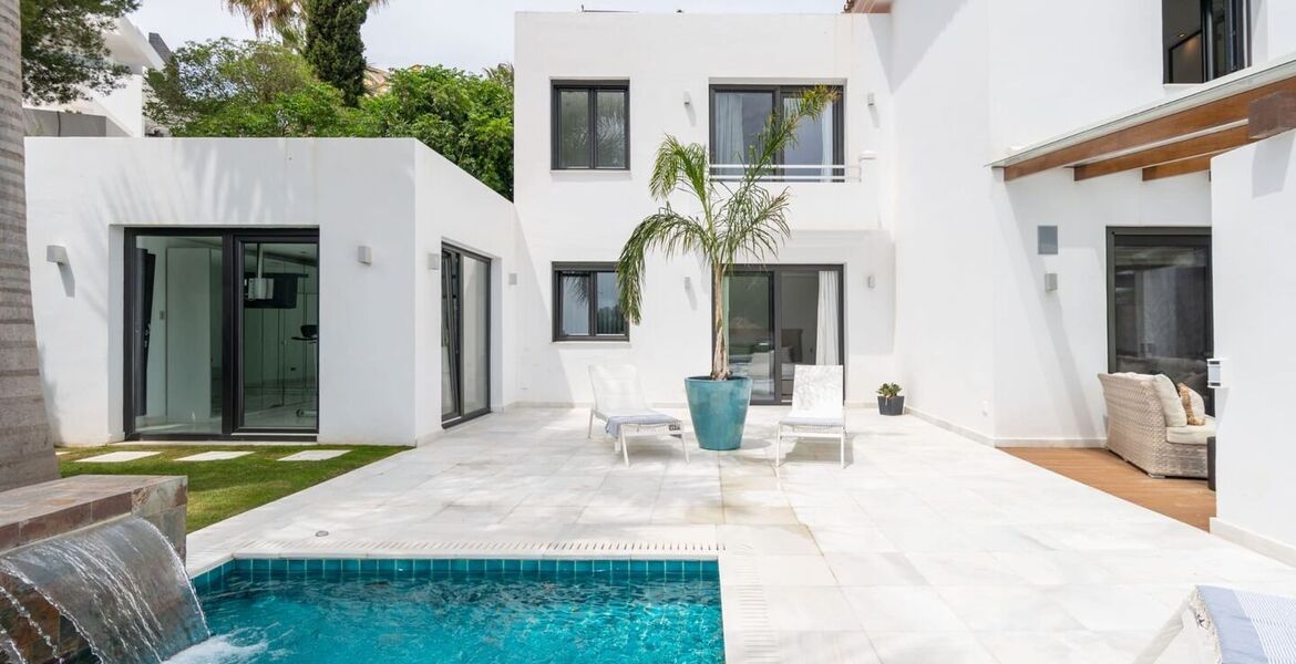 Villa Nueva Andalucia en Marbella 400m construidos