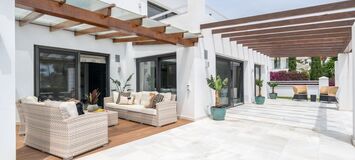 Villa Nueva Andalucia in Marbella 400m built. 