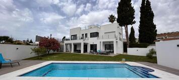 Villa à MARBELLA avec 4 chambres et 4 salles de bain.