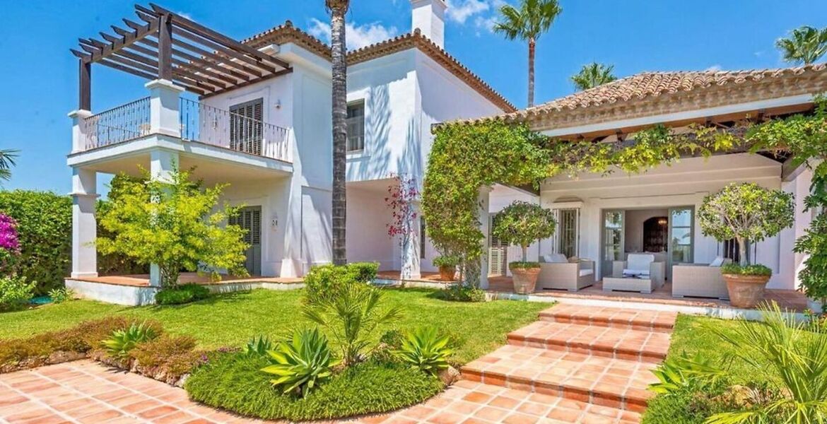 Marbella villa for rent offers accommodation with 500 sqm