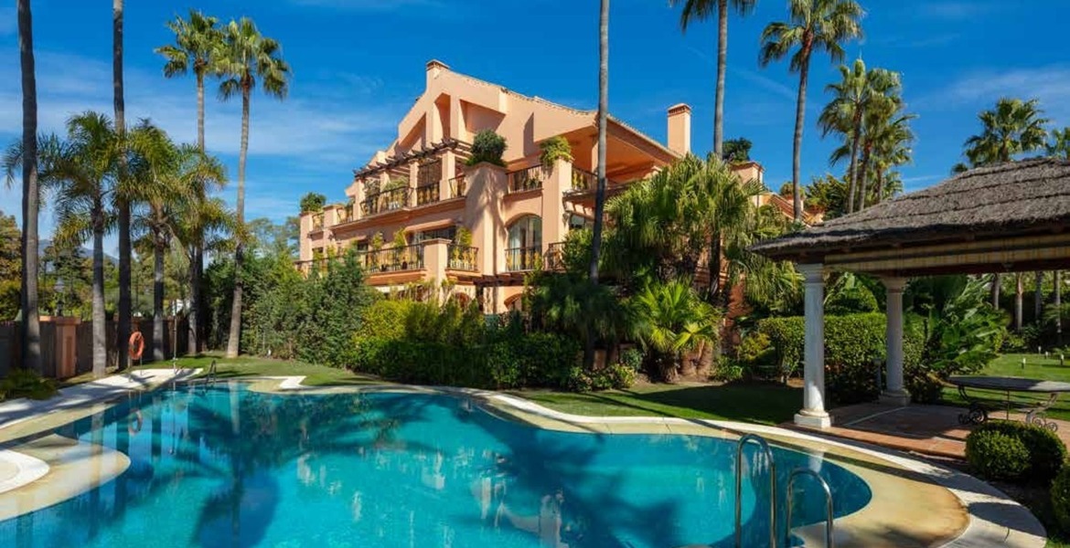 Duplex apartament for rent front line beach Marbella