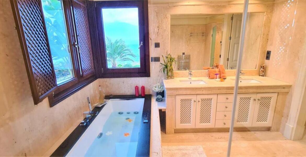 Luxury flat in Doncella Beach, Estepona with 2 bedrooms 