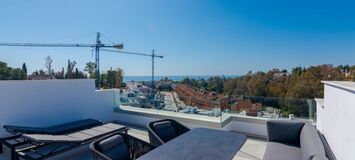 LUJOSA Y MODERNA CASA ADOSADA CON VISTAS AL MAR EN ZONA