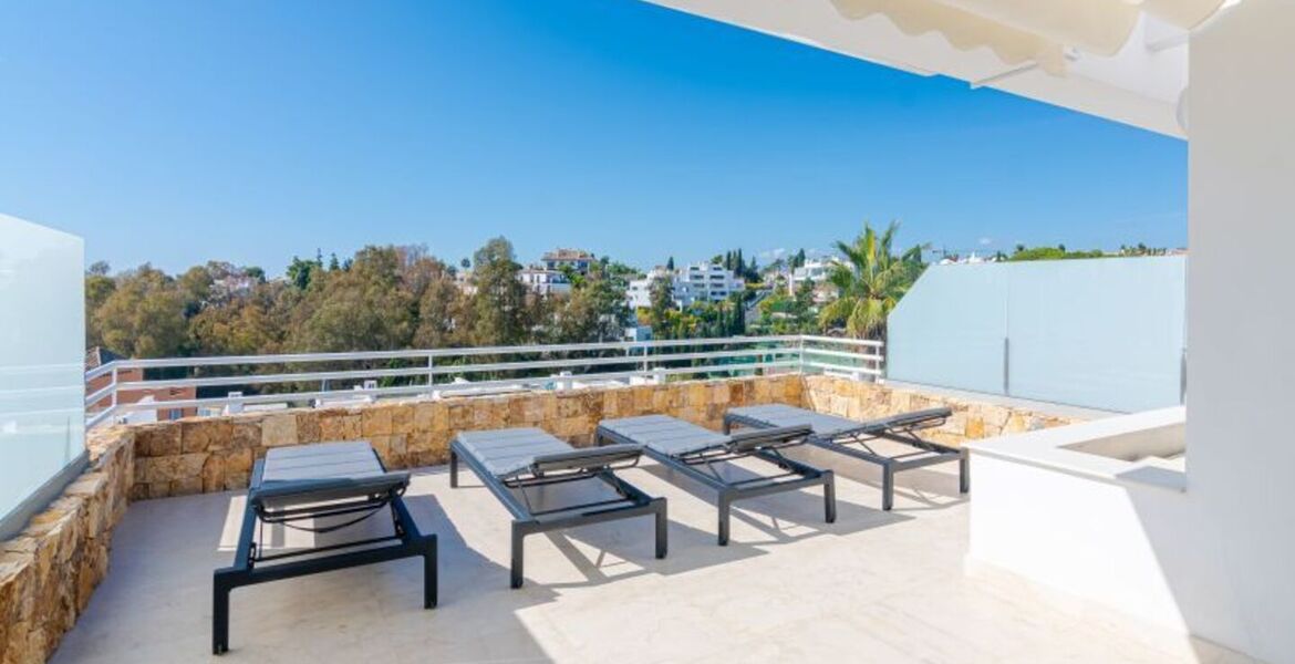 LUXURY MODERN TOWNHOUSE WITH SEA VIEWS IN EXCLUSIVE LOCATION