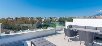 LUXURY MODERN TOWNHOUSE WITH SEA VIEWS IN EXCLUSIVE LOCATION