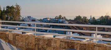 LUJOSA Y MODERNA CASA ADOSADA CON VISTAS AL MAR EN ZONA