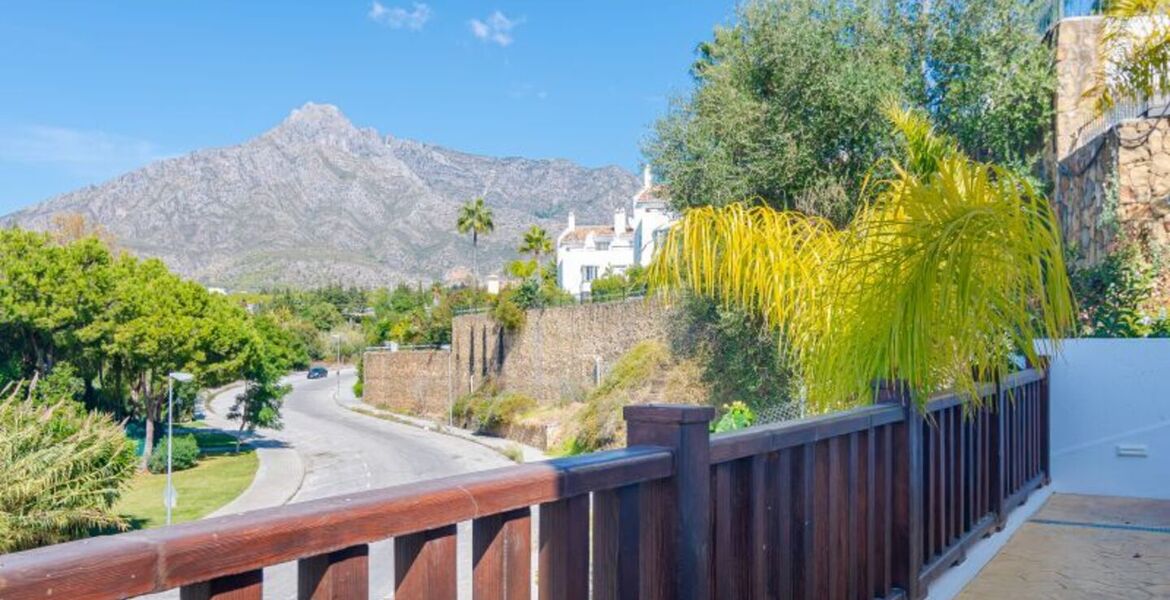 Profitez d'une vue imprenable sur la mer dans cette maison 