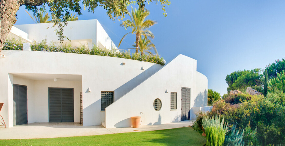 Fabulous 7 bedroom villa set on a spectacular double plot of