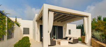 Fabulous 7 bedroom villa set on a spectacular double plot of