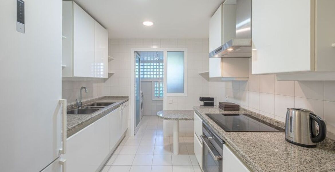 Apartamento dúplex en alquiler en Marina Puente Romano