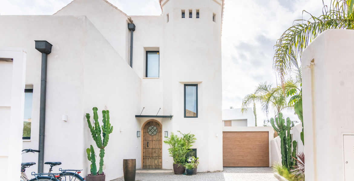 Une grande villa indépendante de quatre chambres et quatre s