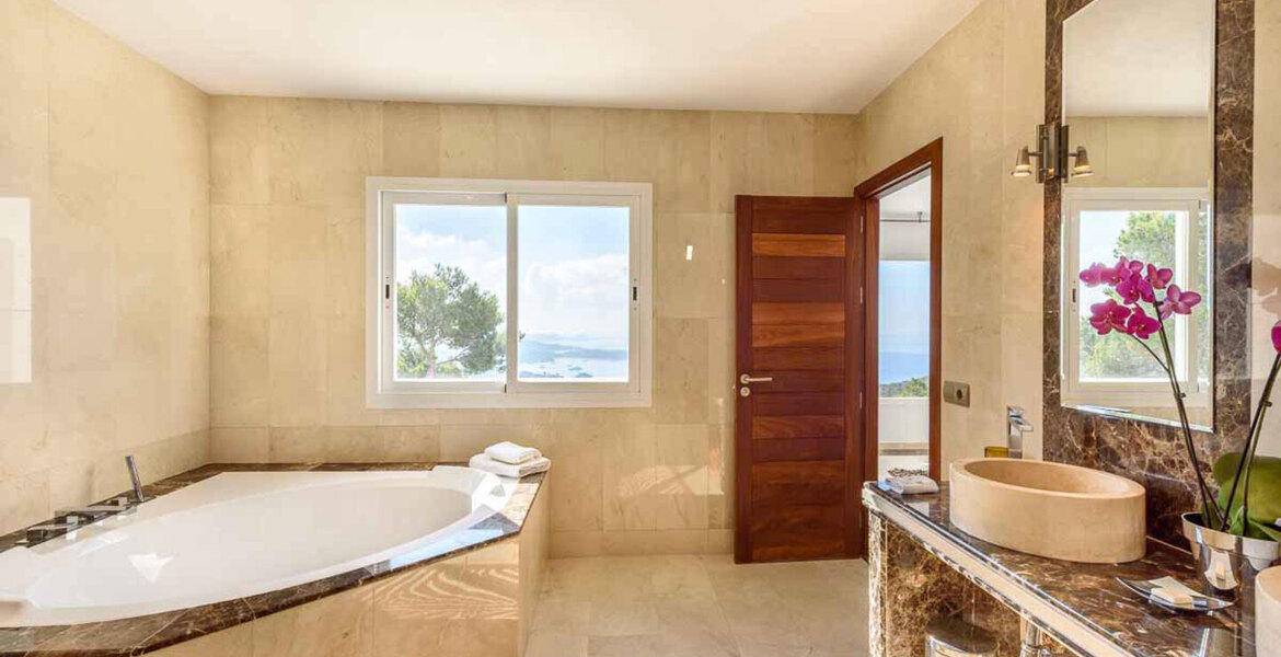 Villa Ibiza 5* avec 6 chambres à coucher 