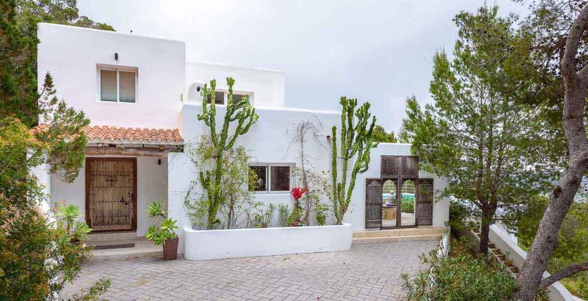 This Modern-style villa has been completely refurbished in 2