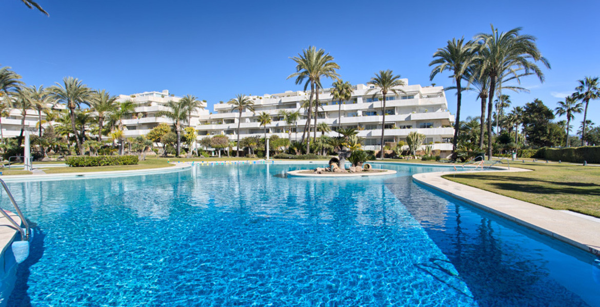 Apartment for rent in Los Granados Puerto Banus