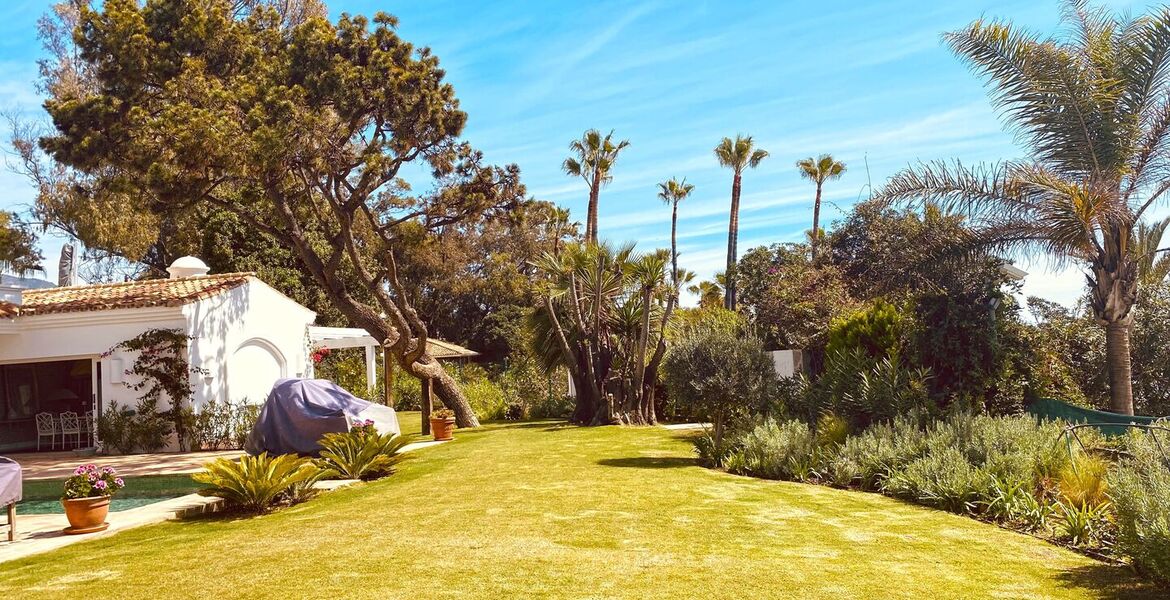 Villa de lujo en alquiler en primera línea de playa marbella