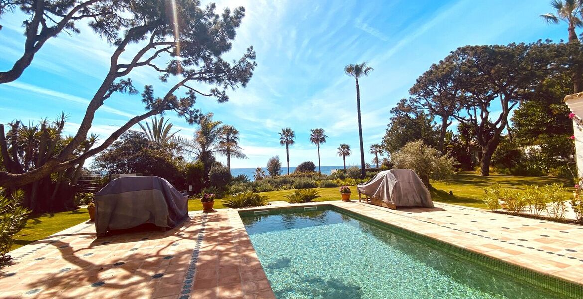 Villa de luxe à louer à Puente Romano en bord de mer