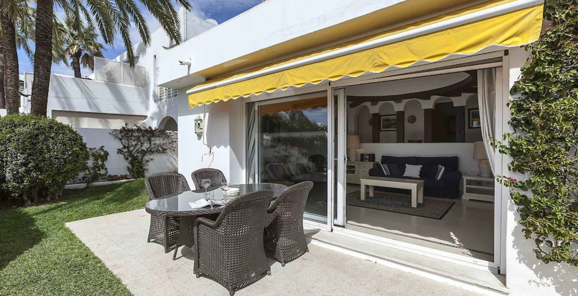 Beachfront Oasis Club Villa on Marbella