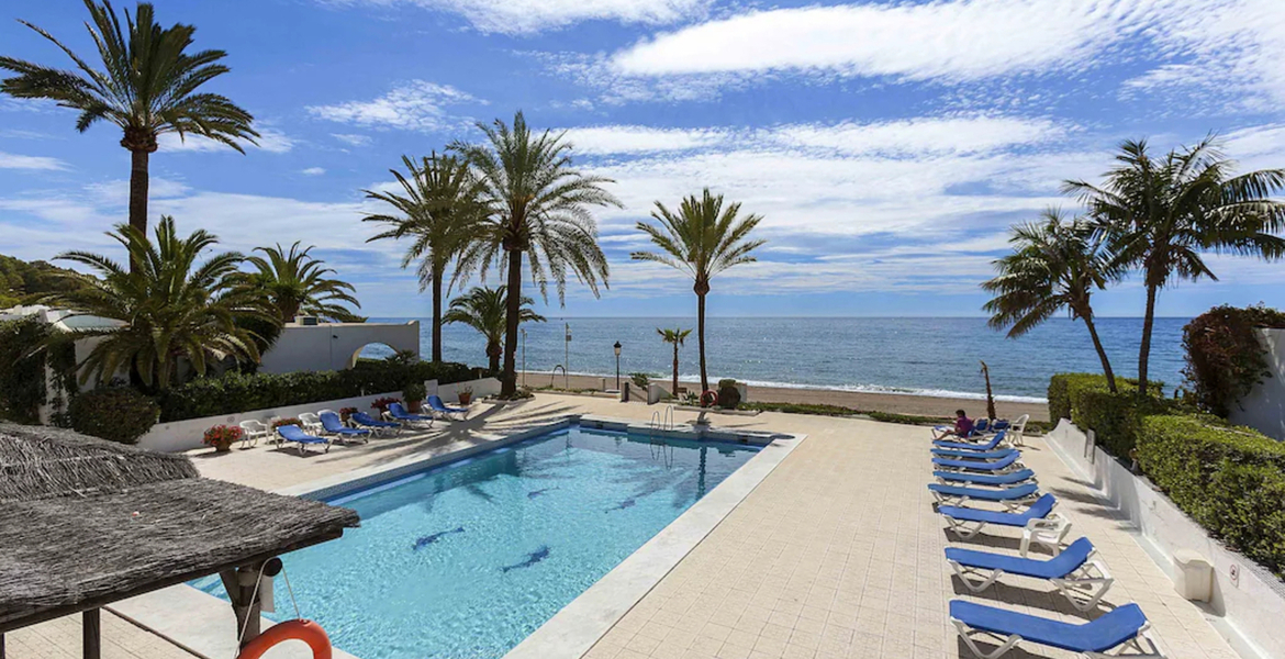 Beachfront Oasis Club Villa on Marbella