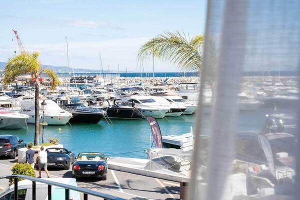 Bienvenido a la base ideal de vacaciones en Puerto Banús, el