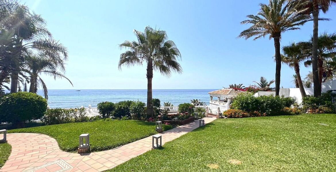 Beach Front Villa in Puente Romano