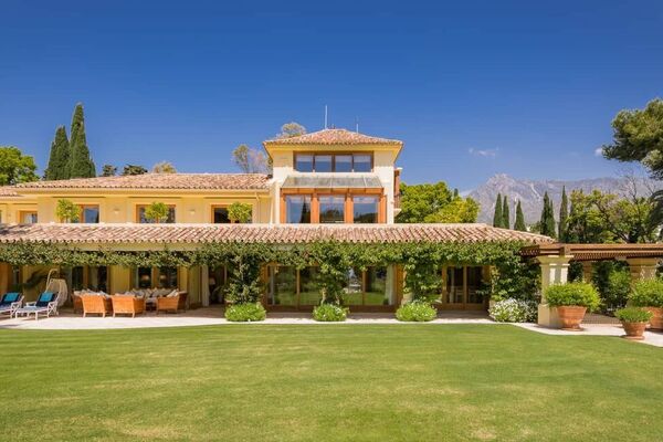 Luxury villa for rent in Marbella Club