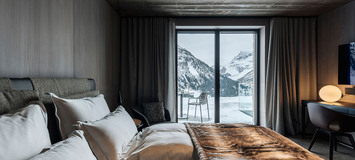 PRIVATE LUXURY. TOP-CLASS CUISINE. SPECTACULAR VIEWS. Chalet