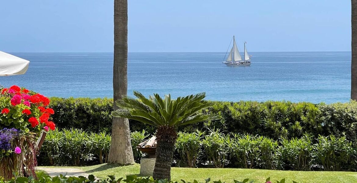 Beachfront townhouse in Estepona