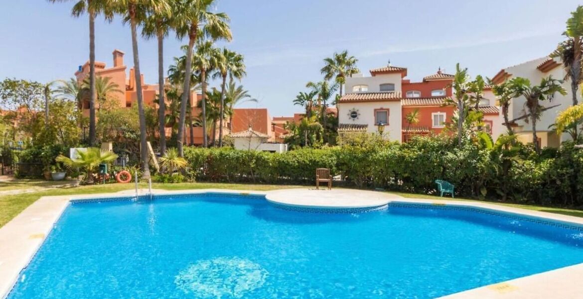 Casa adosada en primera línea de playa en Estepona