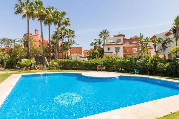 Casa adosada en primera línea de playa en Estepona