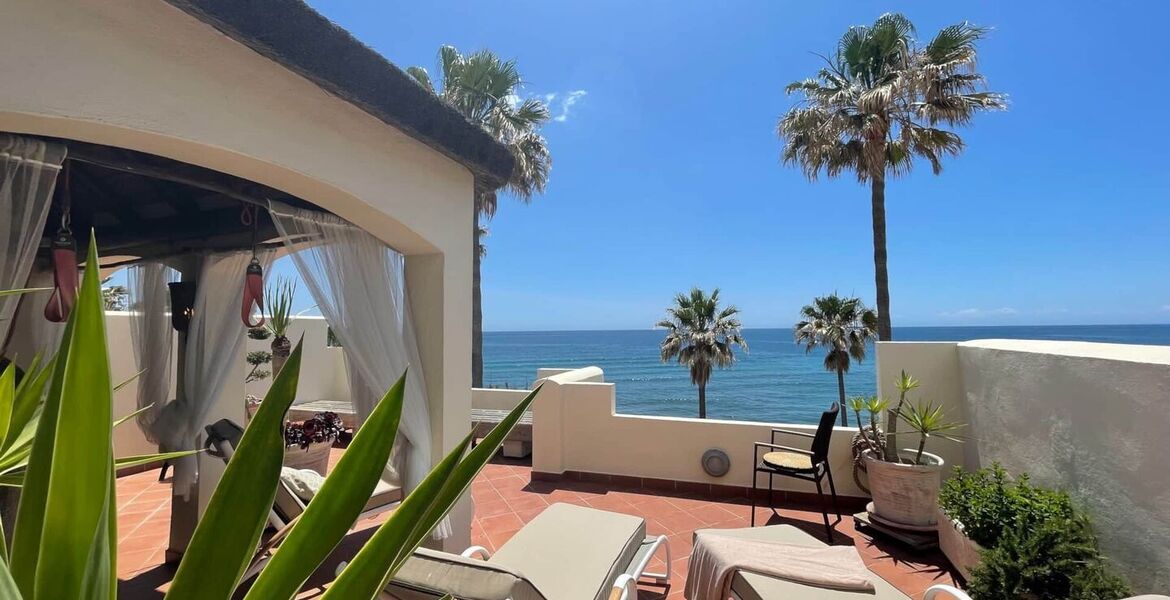 Casa adosada en primera línea de playa en Estepona