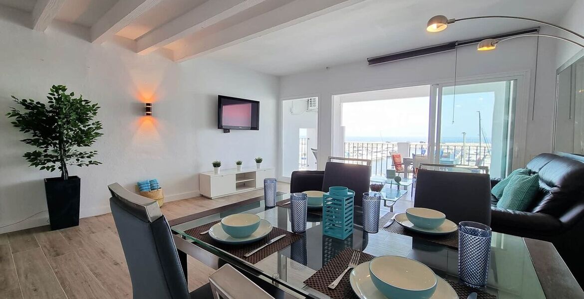 Frontline apartment in Puerto Banus