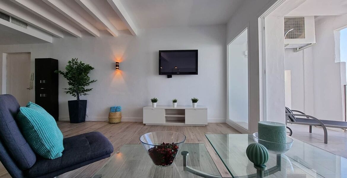 Frontline apartment in Puerto Banus