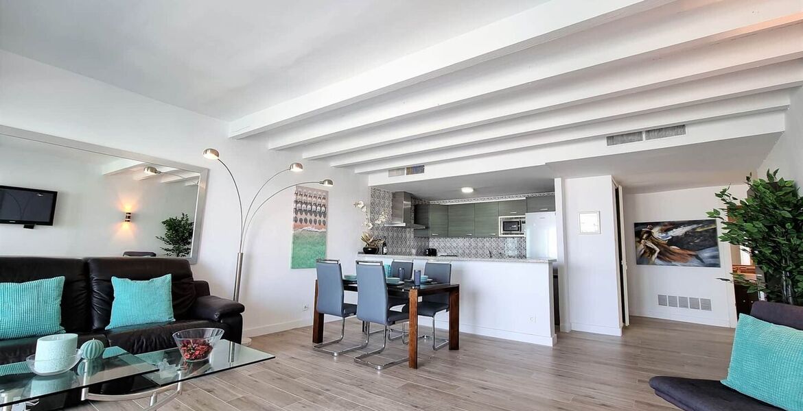 Frontline apartment in Puerto Banus