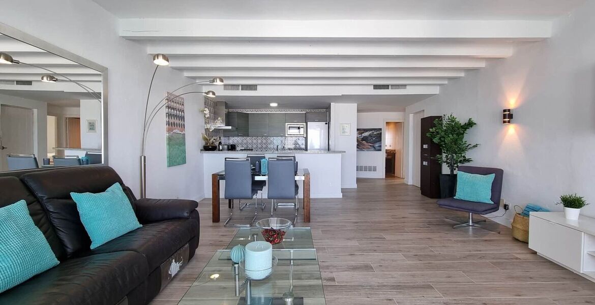 Frontline apartment in Puerto Banus