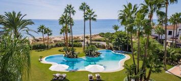 Luxury Villa in front of the beach