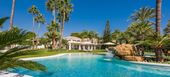 Luxury Villa in front of the beach