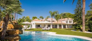 Luxury Villa in front of the beach