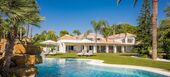 Luxury Villa in front of the beach