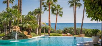 Luxury Villa in front of the beach