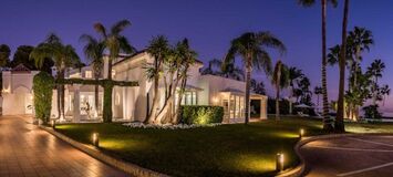 Luxury Villa in front of the beach