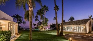 Luxury Villa in front of the beach