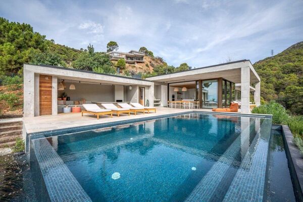 Modern Villa for rent in Benahavis