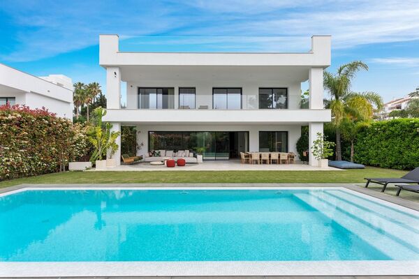 Villa for rent in Nueva Andalucia