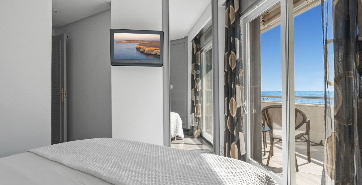 Apartamento junto a la playa con vistas al mar