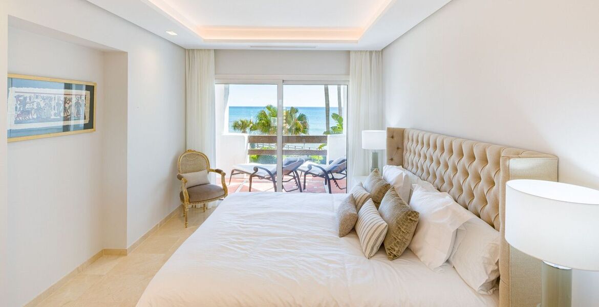 Apartment beachfront close to Laguna Banus