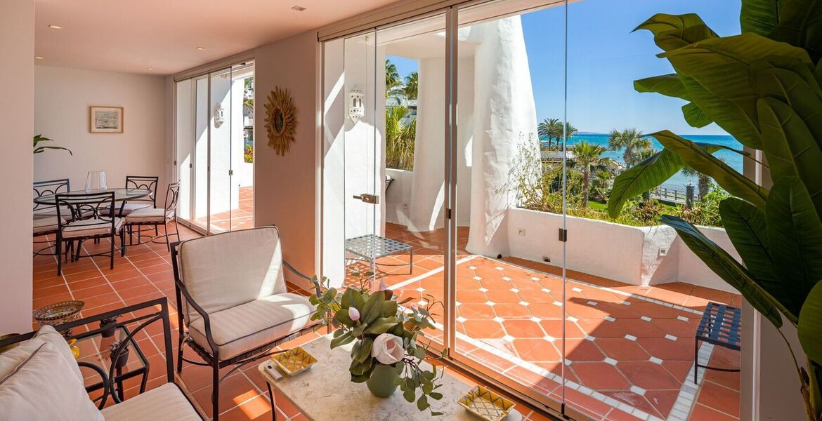 Apartment beachfront close to Laguna Banus