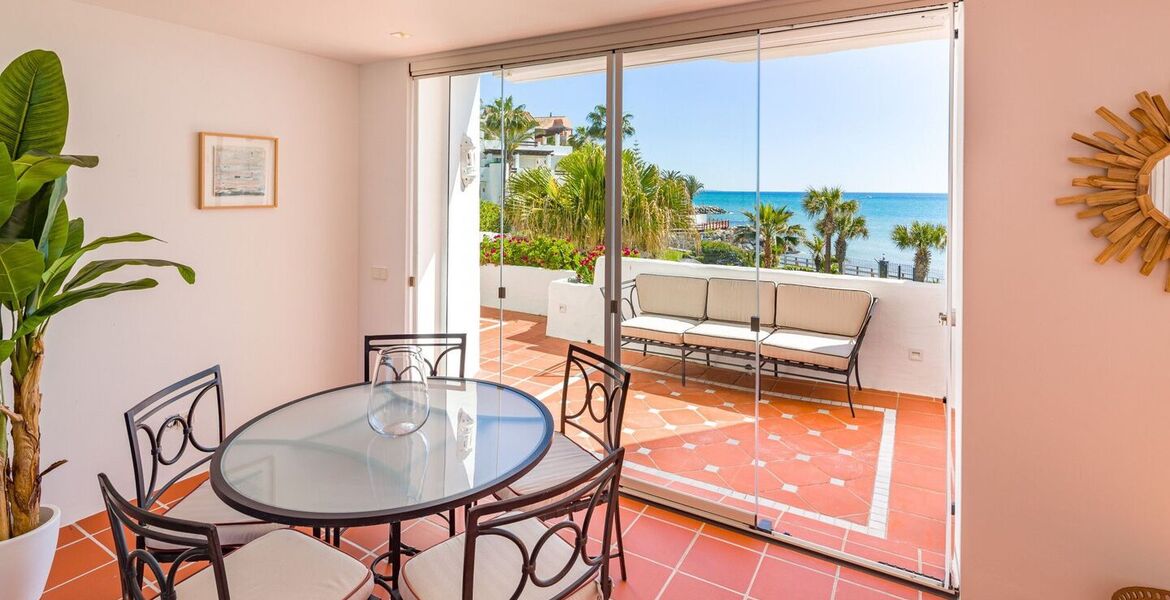 Apartment beachfront close to Laguna Banus