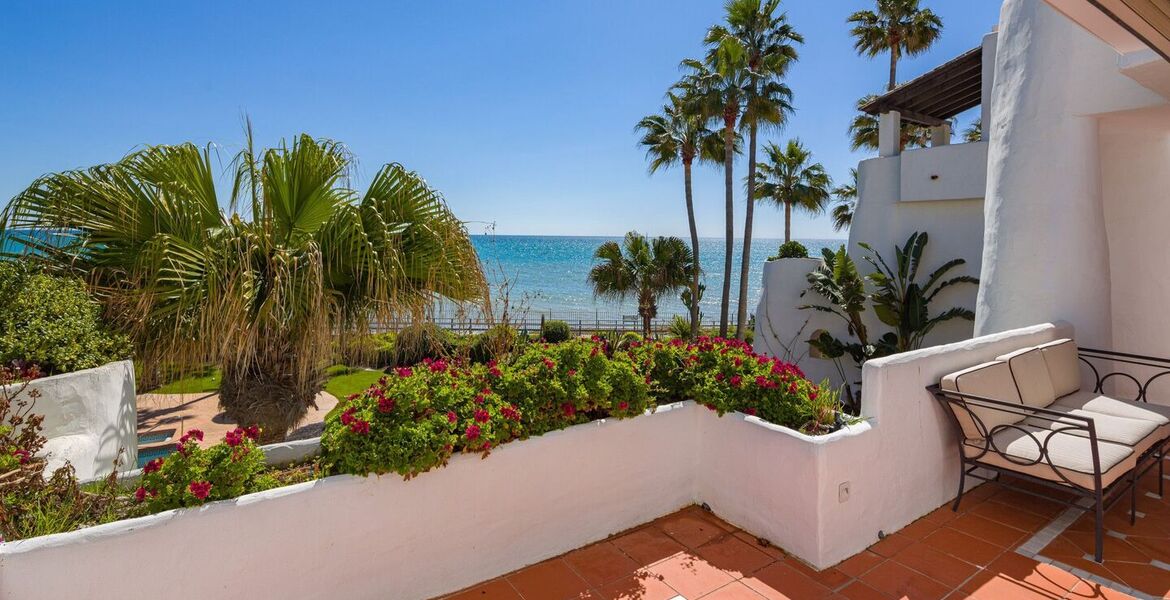 Apartment beachfront close to Laguna Banus